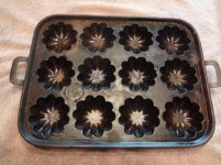 1800's CAST IRON No.19 Turks Head Muffin Pan with Gate Mark