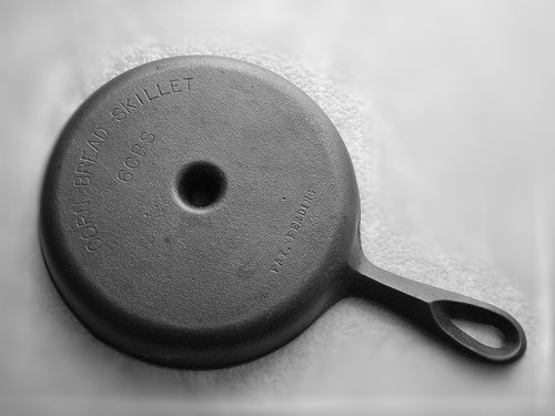 VERY UNIQUE Unmarked Cast Iron Divided Breakfast Skillet Diagonal
