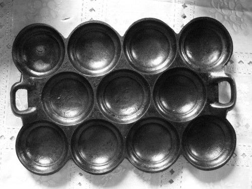 Lodge No 20 Turk head muffin pan  Antique crock, Cast iron muffin
