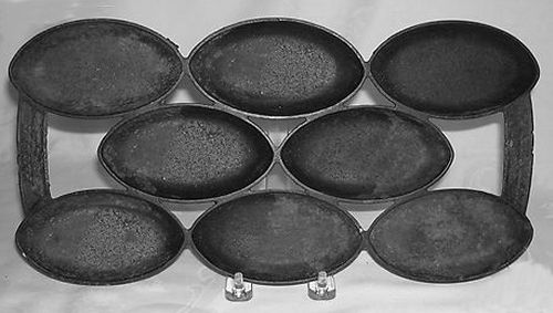 Antique Cast Iron Corn Bread Pan, 7 Corn Cob Baking Mold 